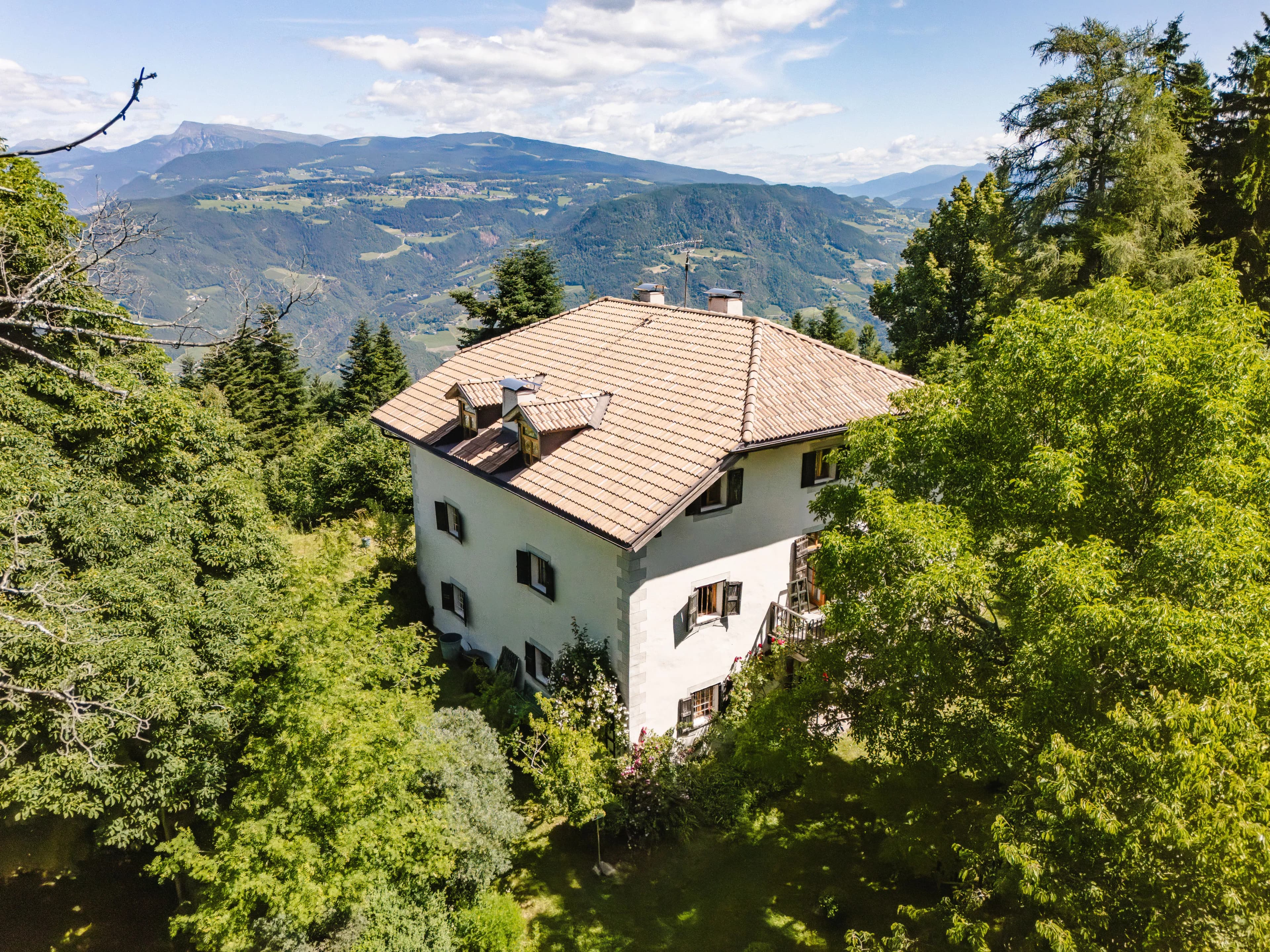 Historische Immobilie mit Charakter und Bergpanorama oberhalb von Bozen