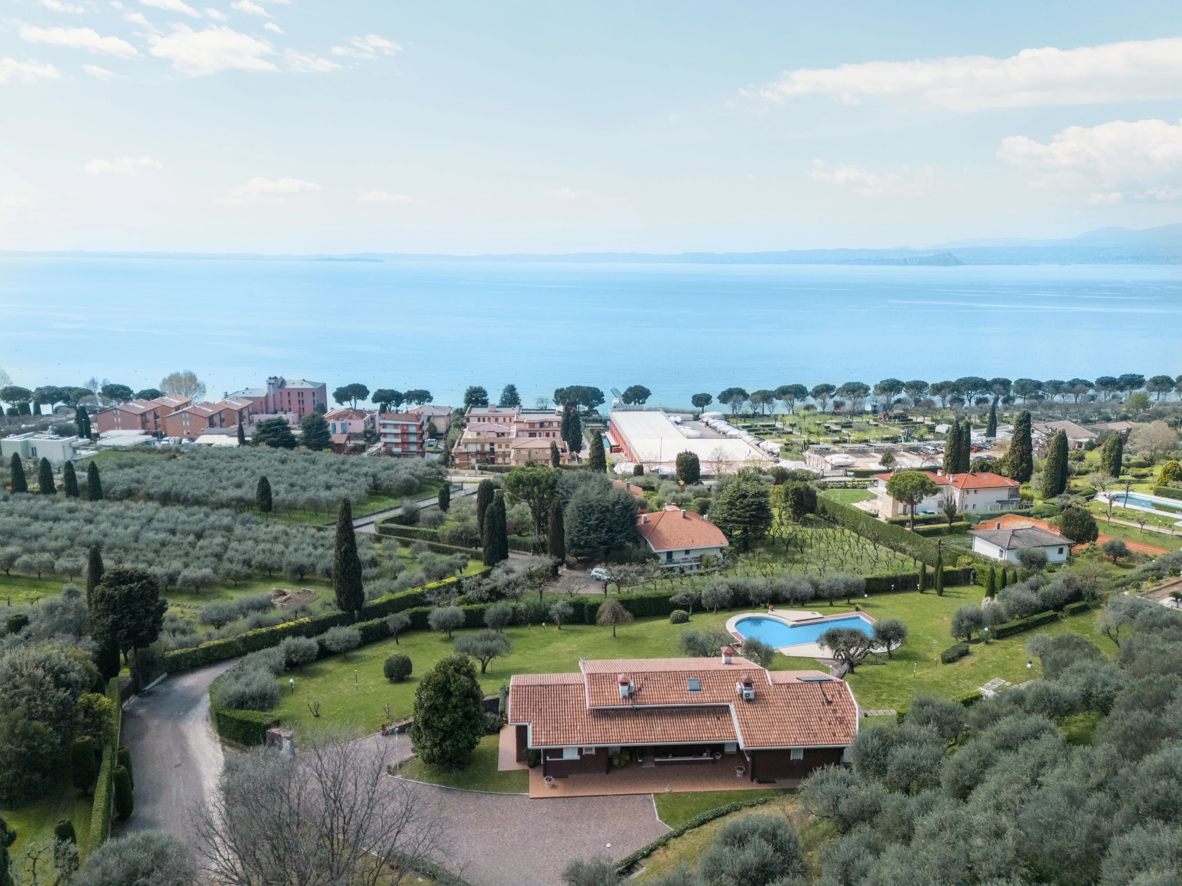 Ekskluzywna willa w bezpośrednim sąsiedztwie jeziora