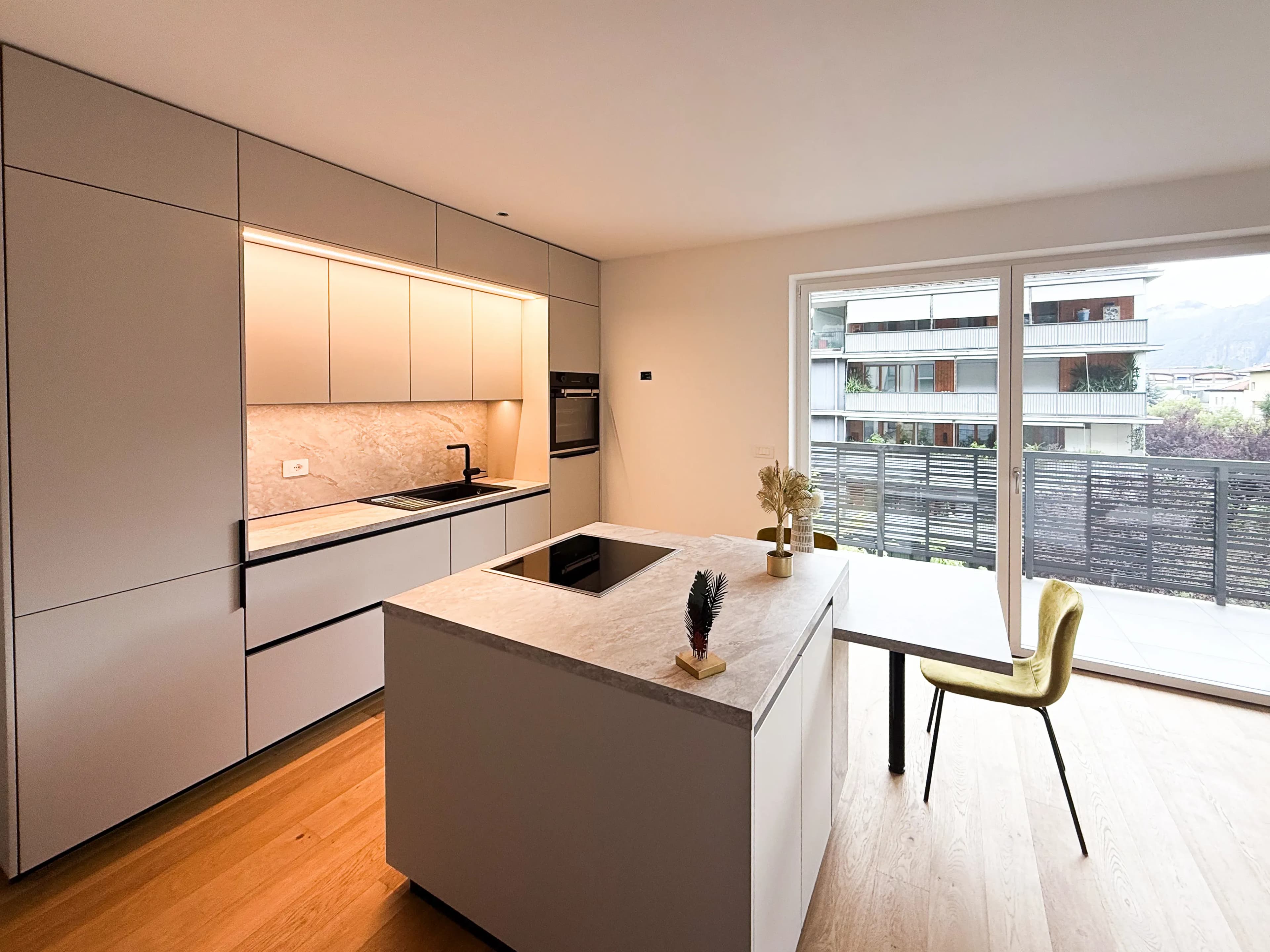 Moderno e luminoso trilocale con terrazza