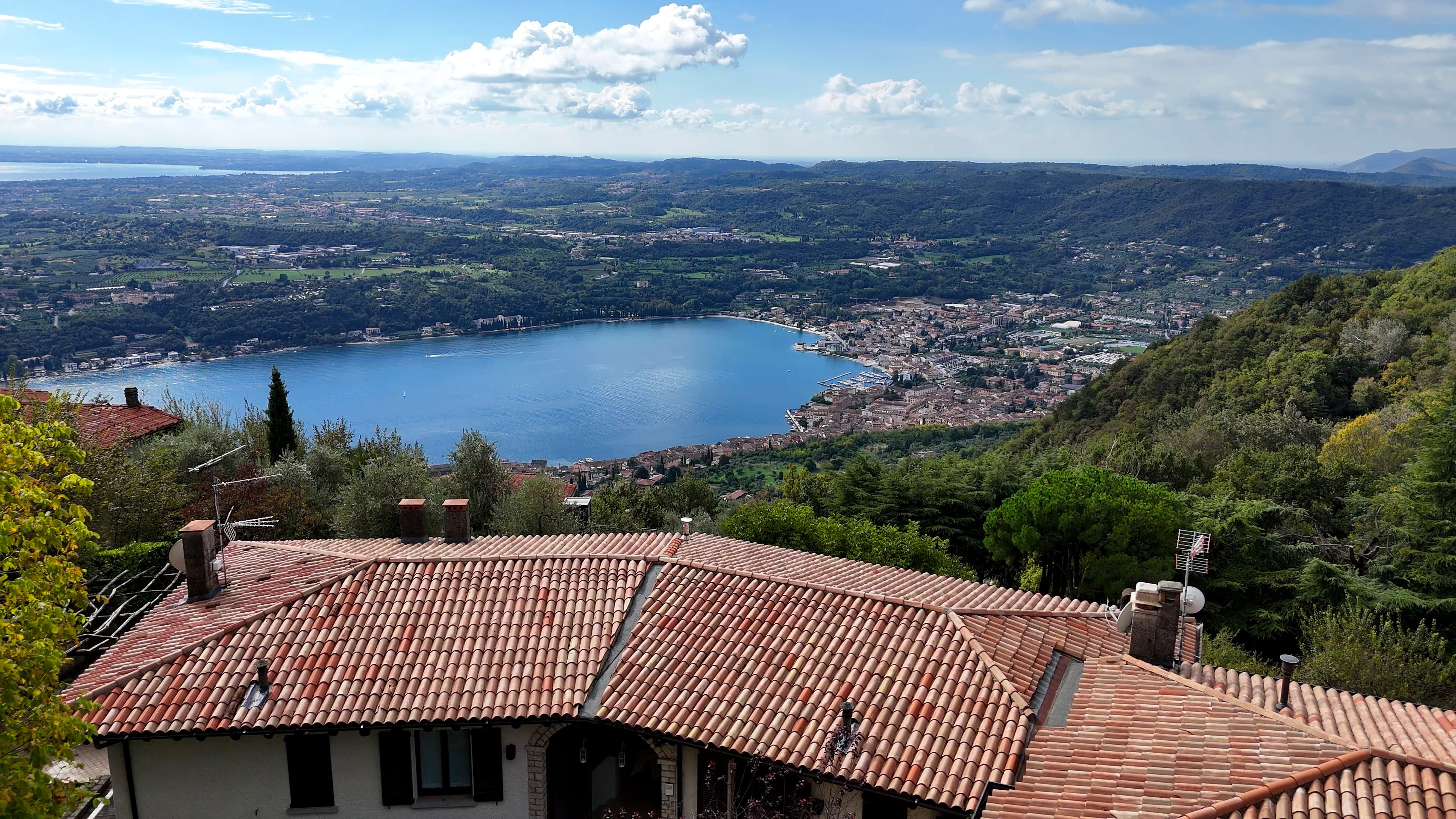 Lake View Villa for Sale in Salò – Spacious Family Home with Pool